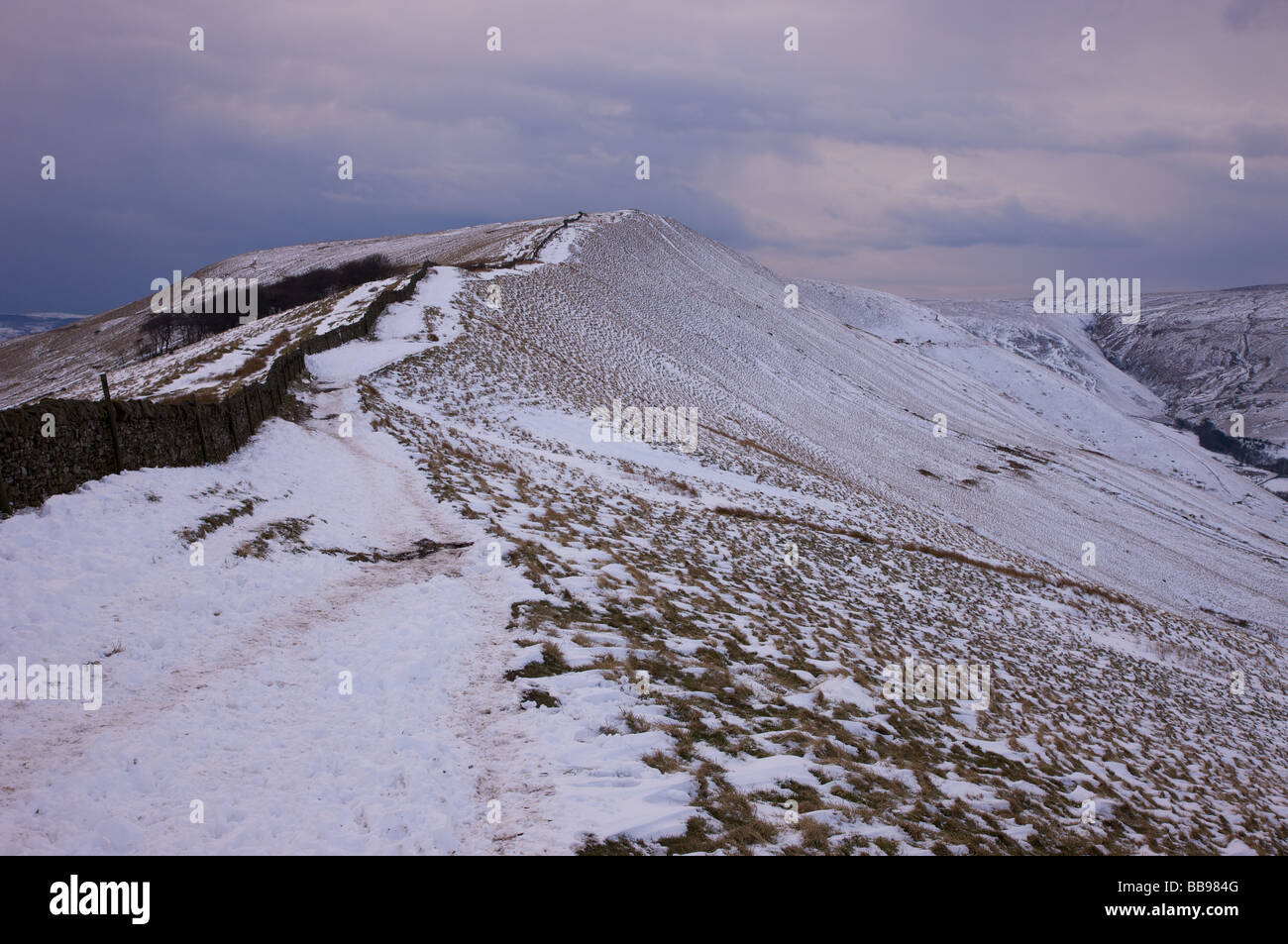 Rushup Edge in neve Foto Stock