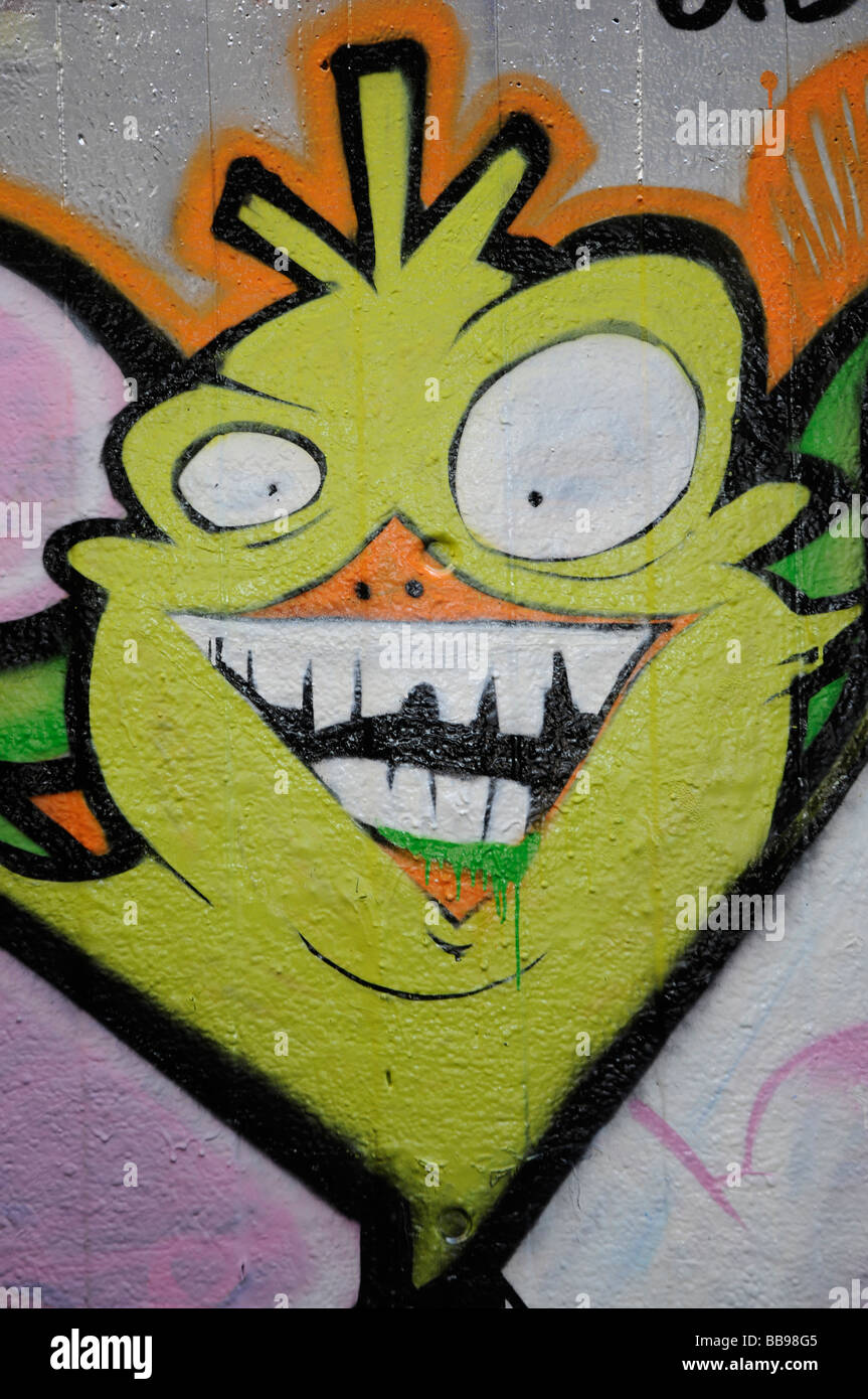 Il mostro giallo, un graffiti su un muro attorno a Brick Lane, Londra. Foto Stock