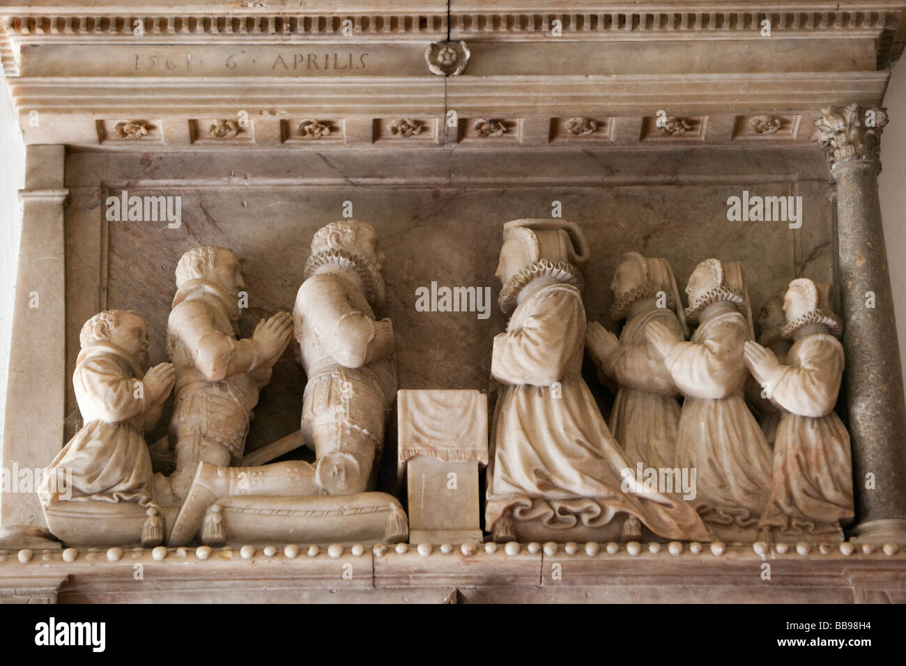 Inghilterra Berkshire Cookham Trinità santa chiesa parrocchiale Arthur Babham e famiglia 1561 memorial con moglie figli inginocchiati Foto Stock
