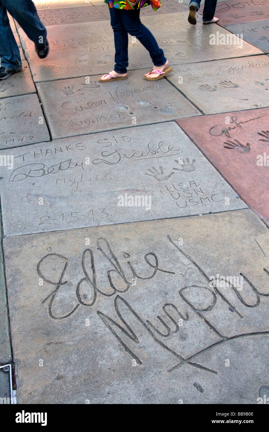 Celebrity autograph nel calcestruzzo del Grauman s Chinese Theatre situato in Hollywood Los Angeles California USA Foto Stock