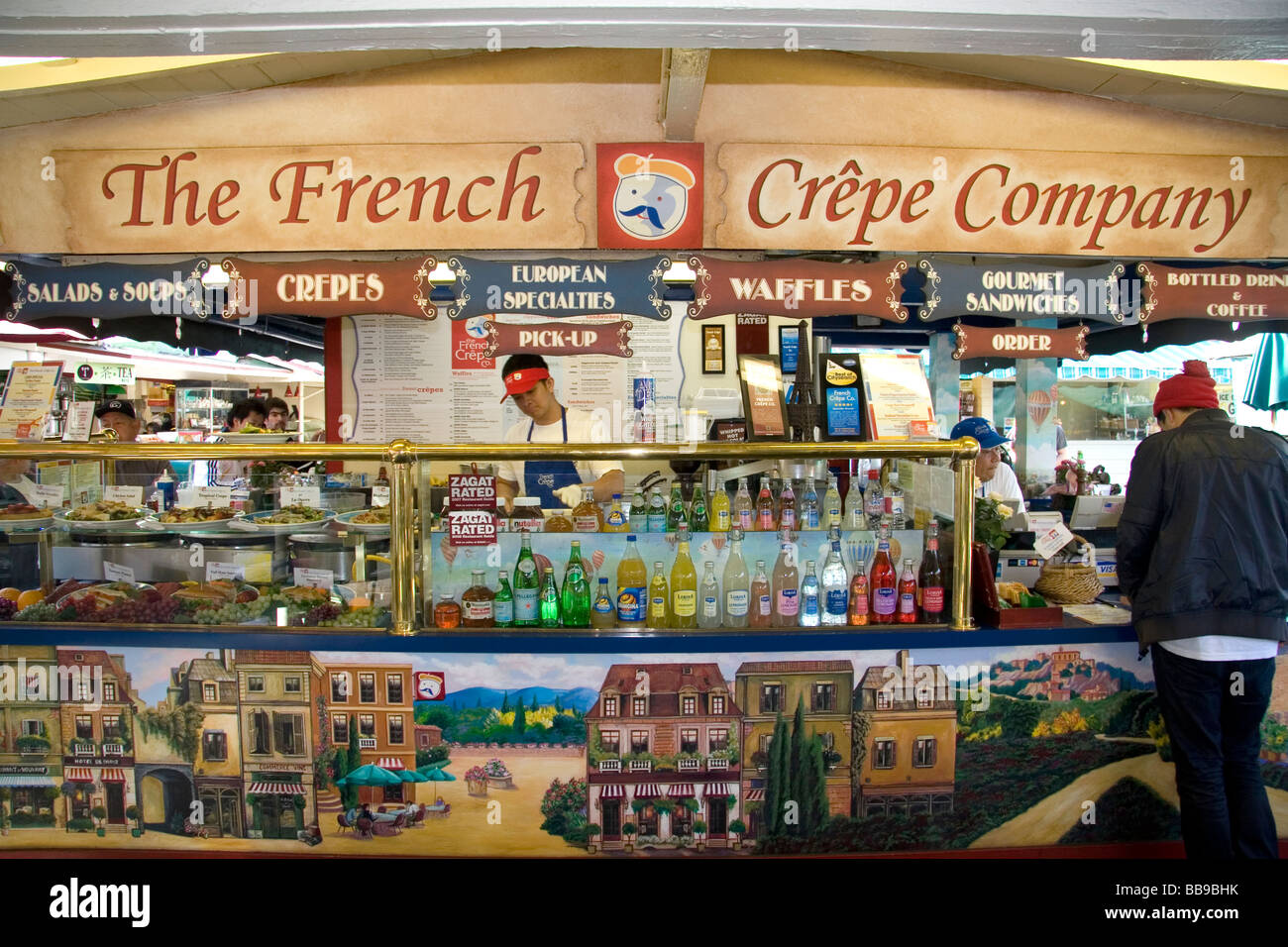 La crêpe francesi azienda all'interno del mercato degli agricoltori in Hollywood Los Angeles California USA Foto Stock