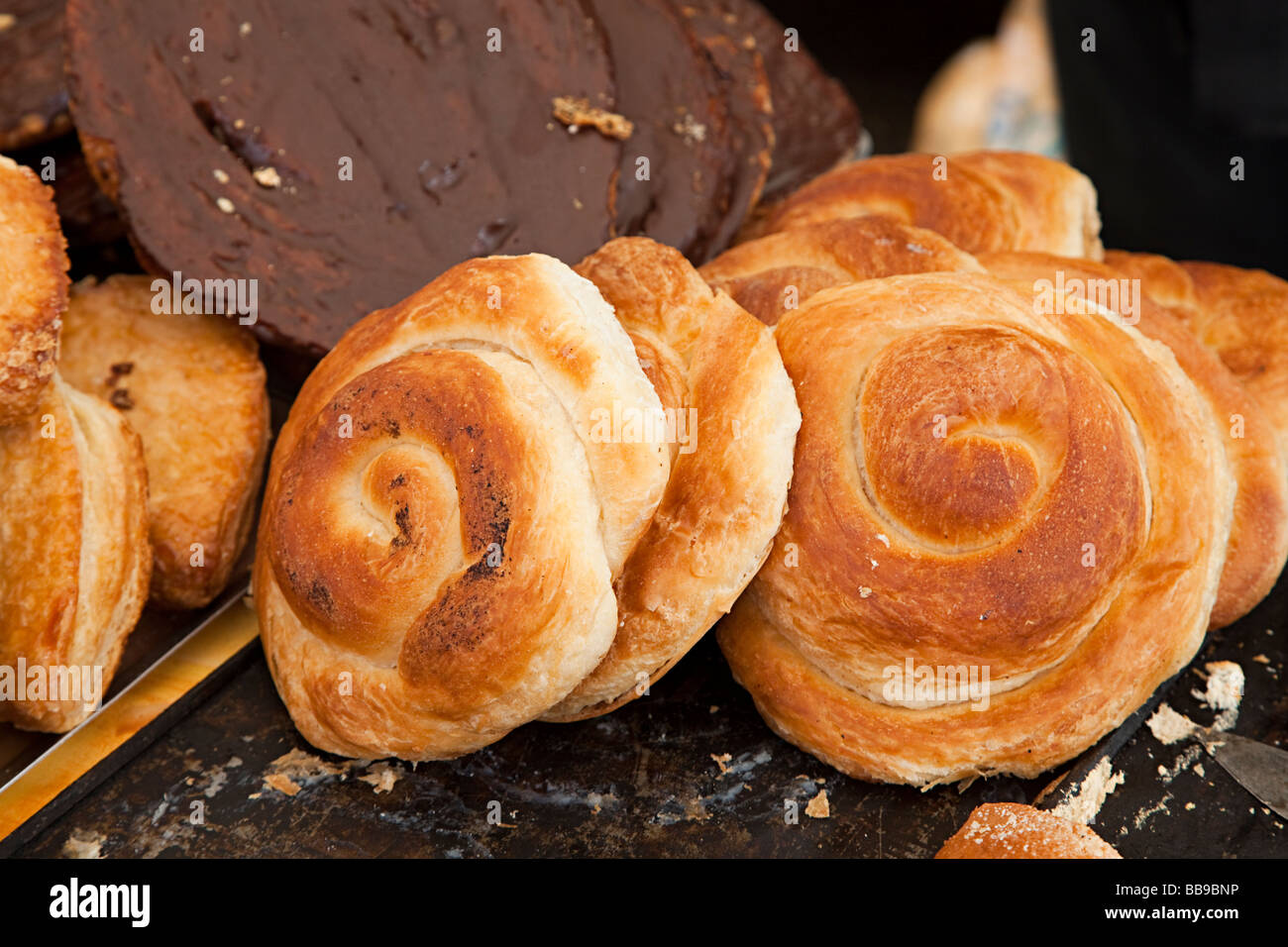 Ensaimada paste dolci in vendita nel mercato Sineu Mallorca Spagna Spain Foto Stock