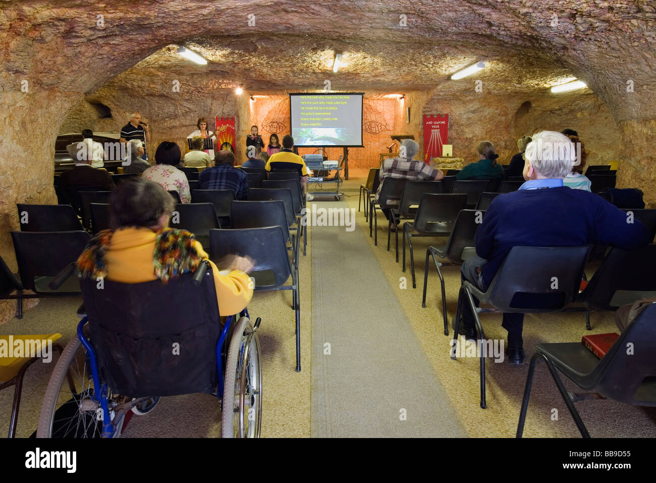 Domenica i servizi di chiesa in chiesa delle catacombe. Coober Pedy, South Australia, Australia Foto Stock