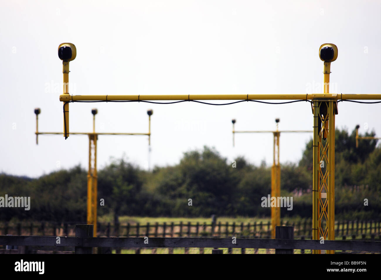 Una fotografia della pista luci a East Midlands Airport nel Nottinghamshire Foto Stock