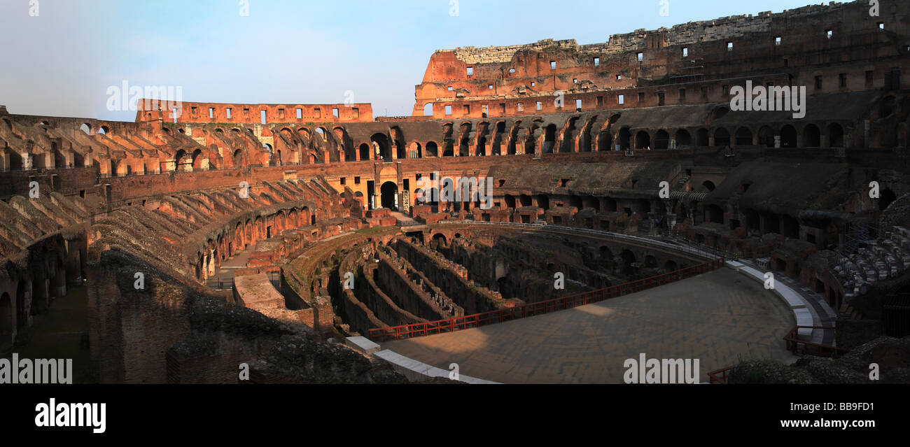Italia Lazio Roma Colosseo interno Foto Stock
