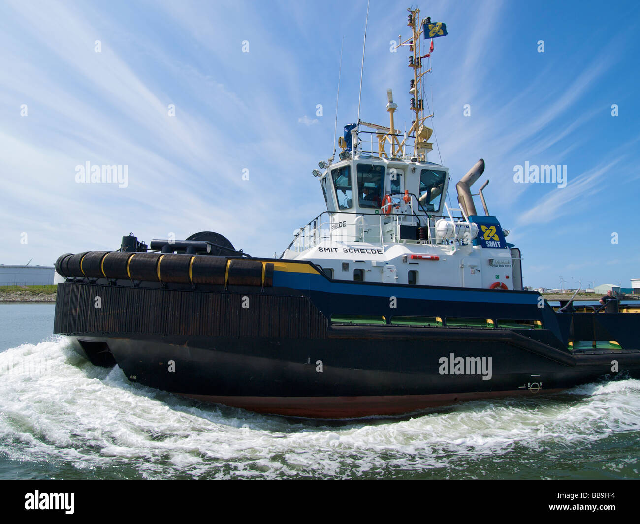 Smit Schelde rimorchiatore in azione da molto vicino porto di Rotterdam Paesi Bassi Foto Stock