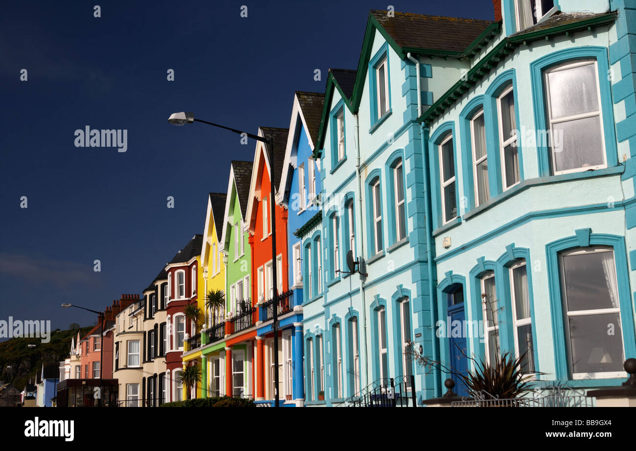 Colorate case sul lungomare di Marine Parade whitehead County Antrim Irlanda del Nord Regno Unito Foto Stock