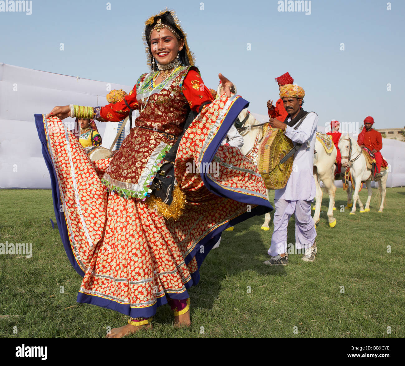 Ballerini di zingaro presso il Festival di elefante Rajisthan Jaipur India Foto Stock