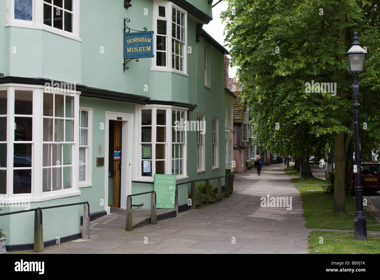 Il museo di causeway horsham town center high street shopping Sussex England Regno unito Gb Foto Stock