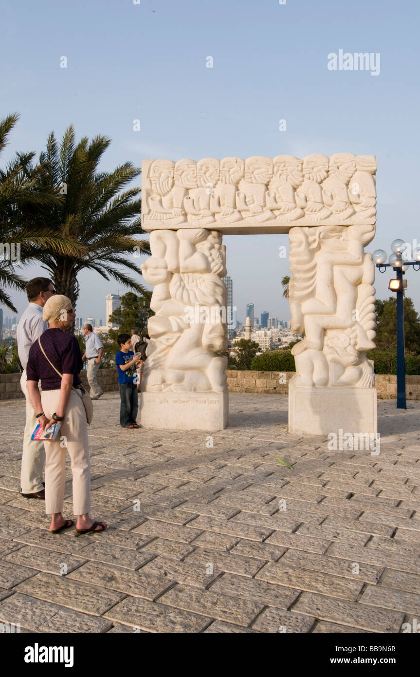 Israele rinnovato la città vecchia di Jaffa ora un artista s colony Statua della fede da Daniel Kafri Abrasha Summit Park Foto Stock