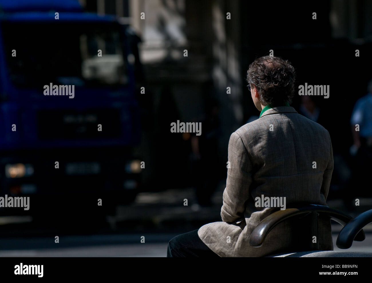 Un uomo seduto. Foto di Gordon Scammell Foto Stock