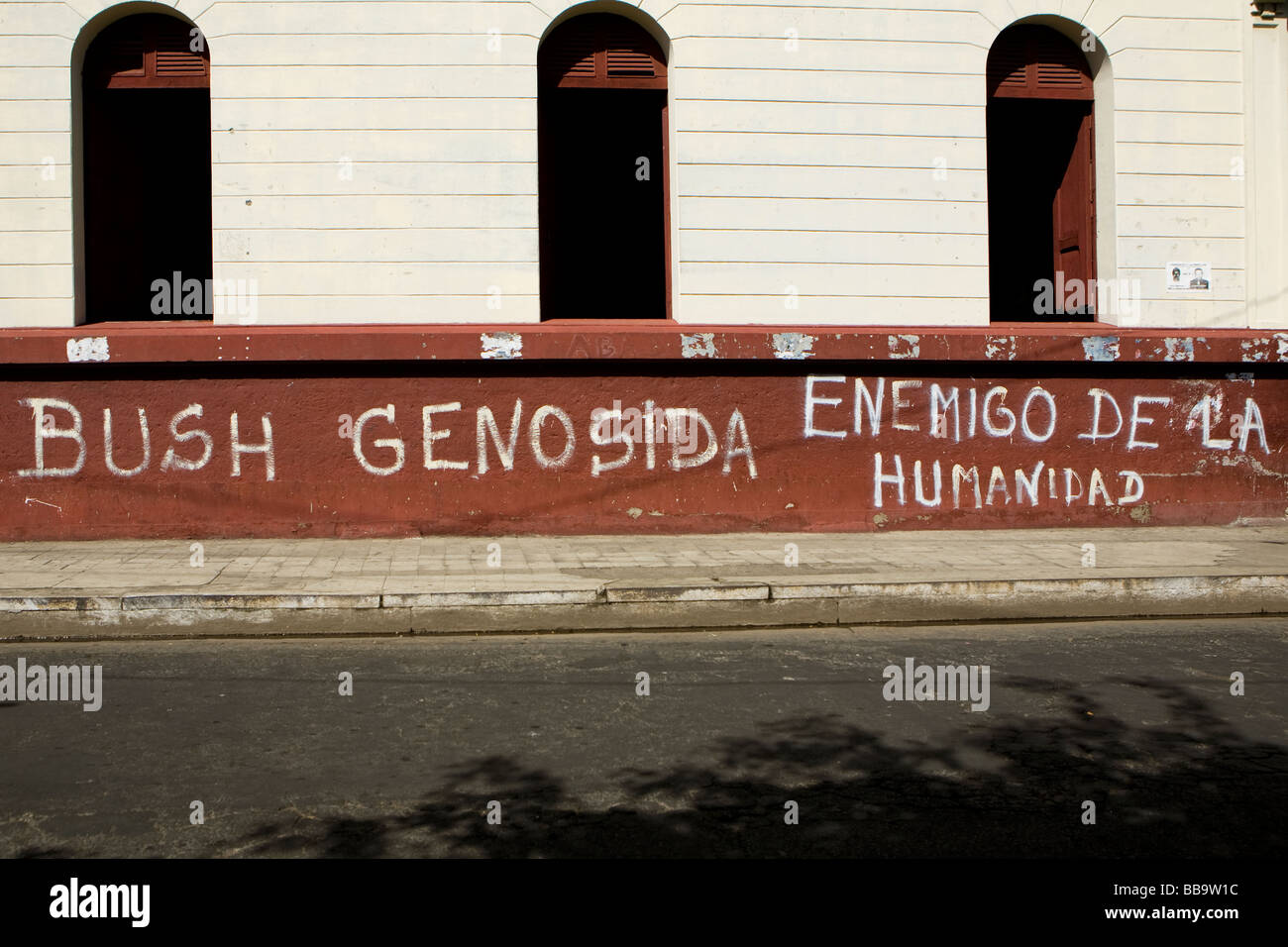 Anti-Bush la propaganda americana al di fuori del Museo della Rivoluzione Leon Nicaragua Foto Stock