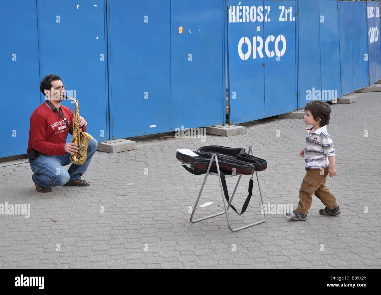 Rispondendo alla musica a Budapest Foto Stock