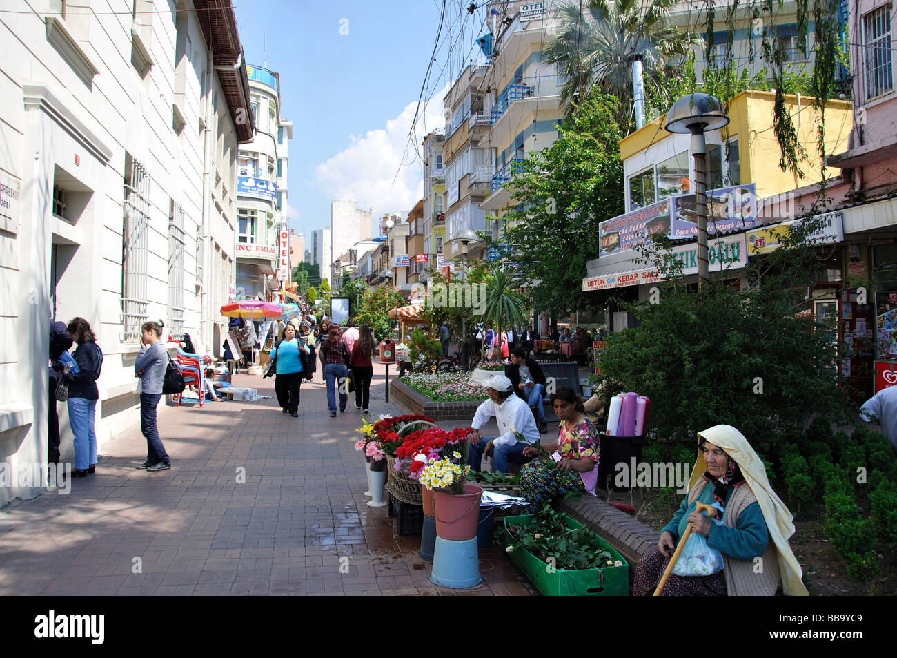 Via pedonale, centro città, Aydin, Provincia di Aydin, Repubblica di Türkiye Foto Stock