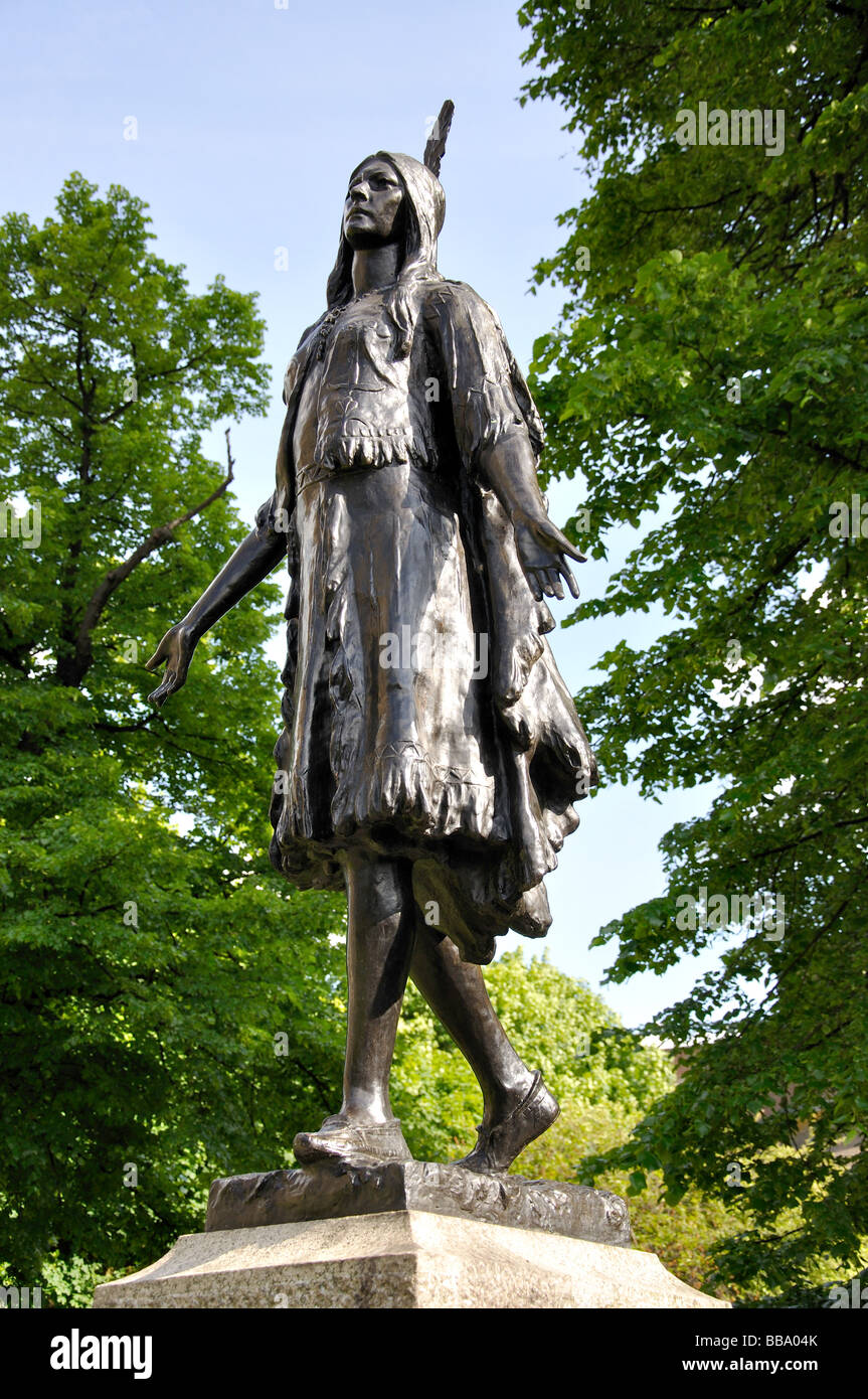 Pocahontas statua, St.George's sagrato, Anzio, England, Regno Unito Foto Stock