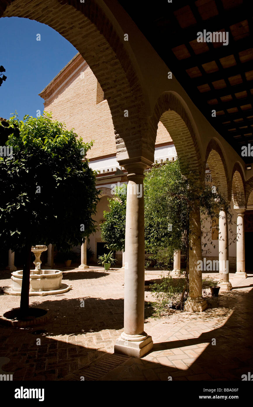 Il cortile della chiesa di Santa Maria Museo Archeologico Ecija Siviglia Andalusia Spagna Foto Stock