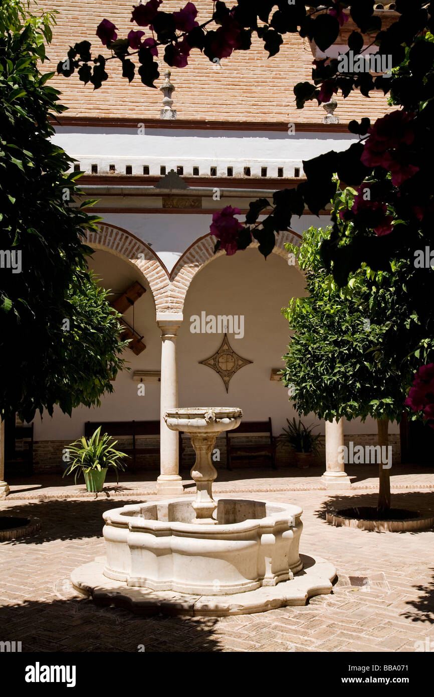 Il cortile della chiesa di Santa Maria Museo Archeologico Ecija Siviglia Andalusia Spagna Foto Stock