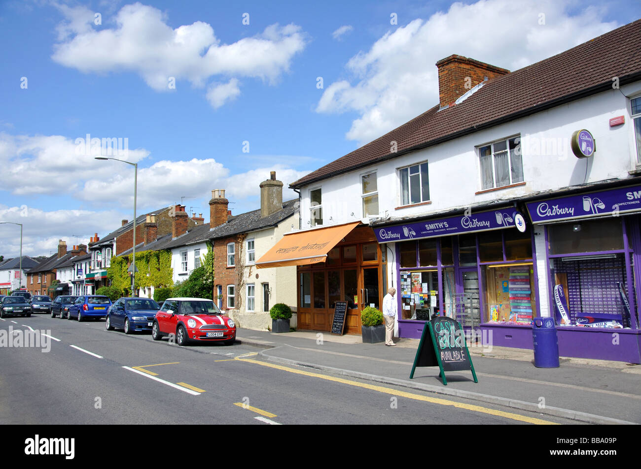 St.Jude's Road, Englefield Green, Surrey, England, Regno Unito Foto Stock