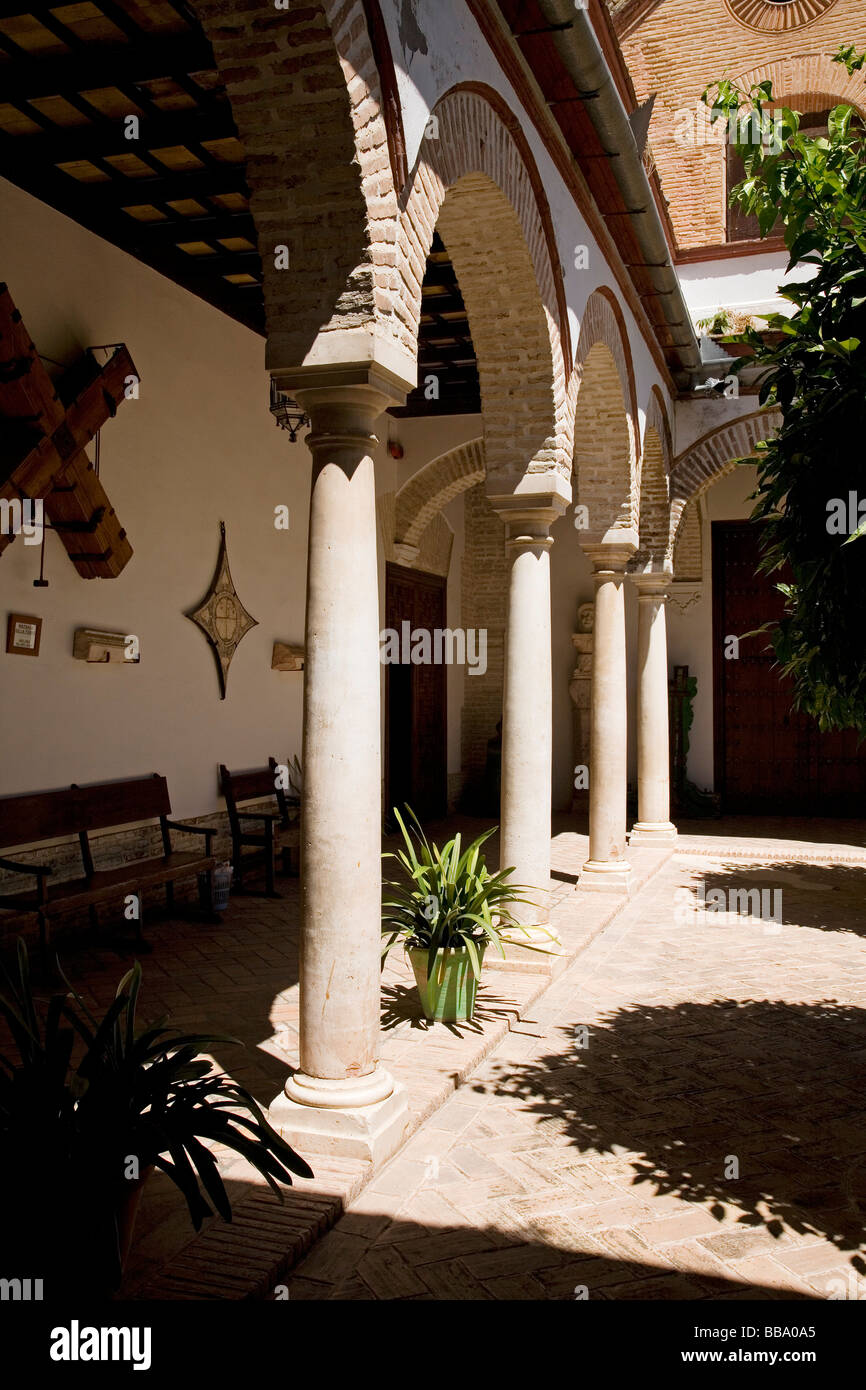 Il cortile della chiesa di Santa Maria Museo Archeologico Ecija Siviglia Andalusia Spagna Foto Stock