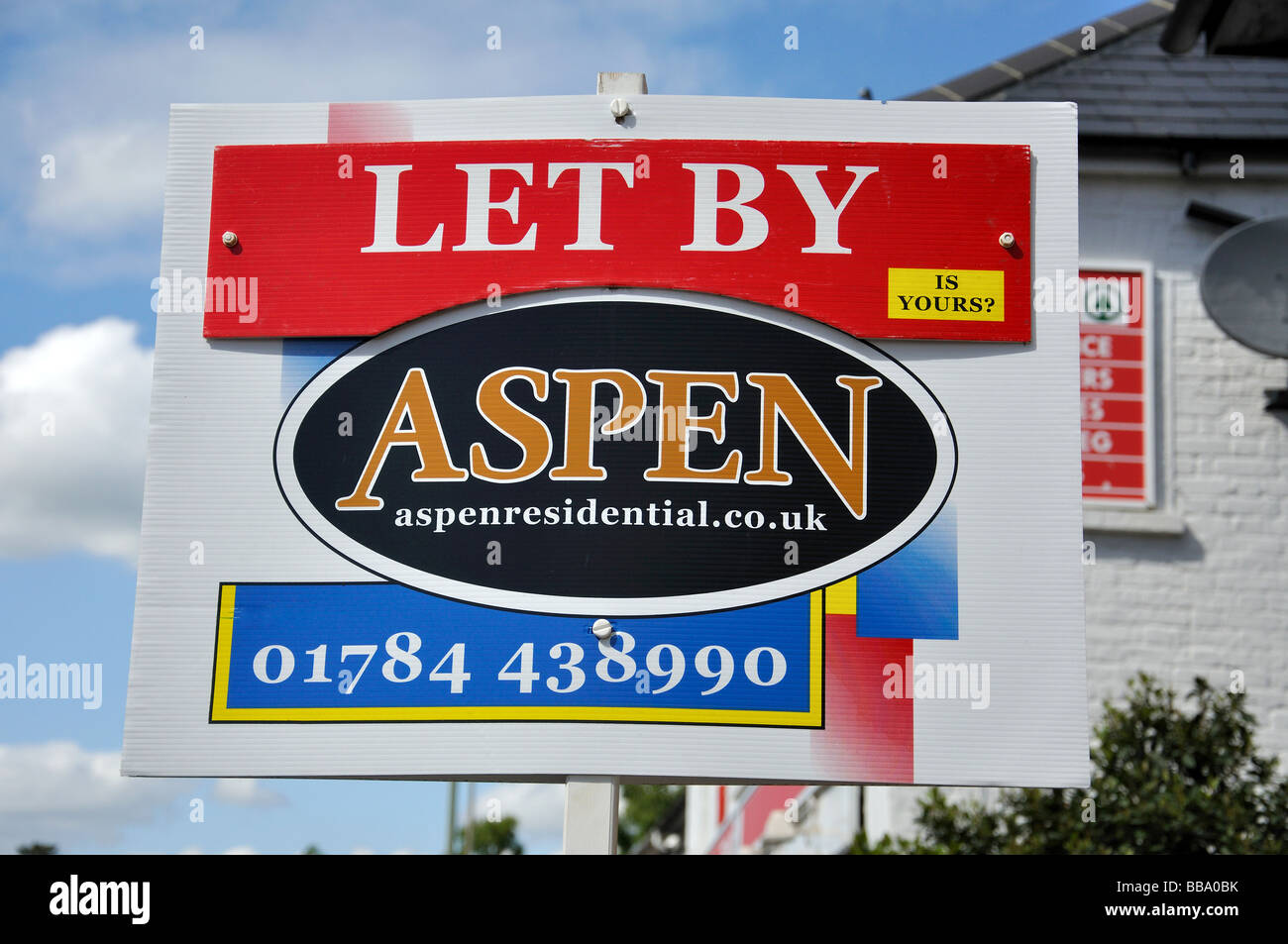 " Lasciate dall' agente immobiliare il segno, Englefield Green, Surrey, England, Regno Unito Foto Stock