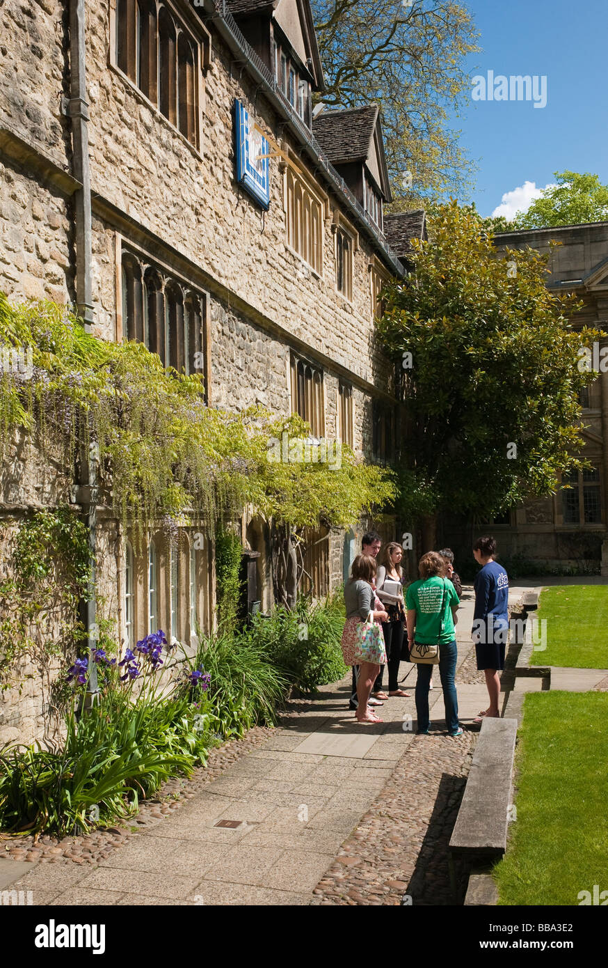 Gli studenti del quadrangolo di St Edmund Hall Oxford Inghilterra REGNO UNITO Foto Stock