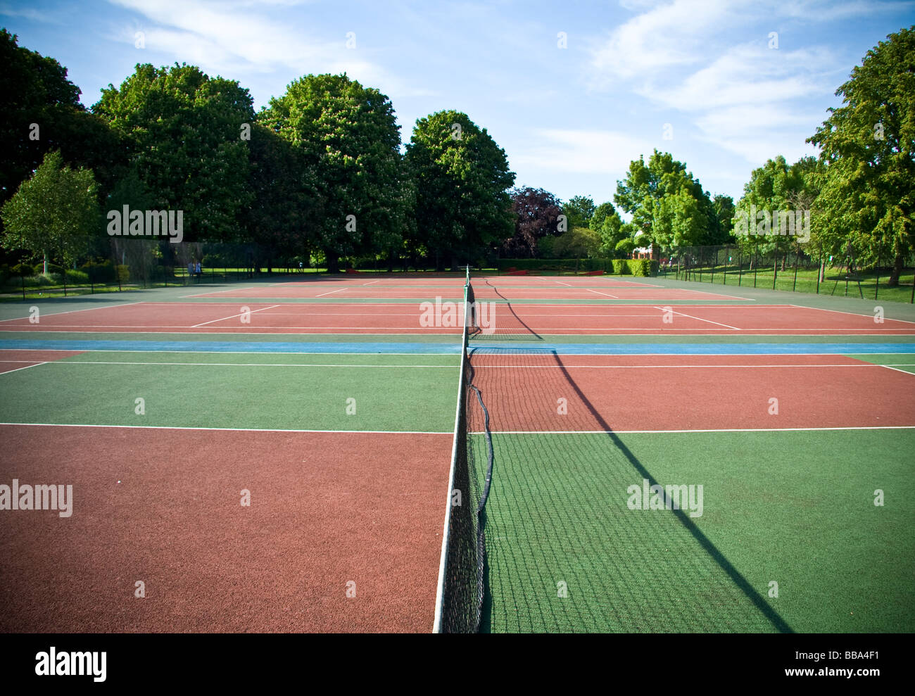 All'aperto campi da tennis per tutte le condizioni atmosferiche in estate il parco flourence oxford Foto Stock