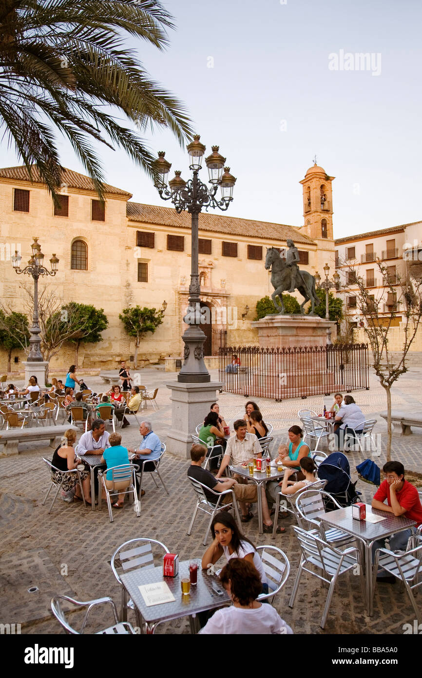 Terrazza di un Bar in Plaza del Coso Viejo Antequera Malaga Andalusia Spagna Foto Stock