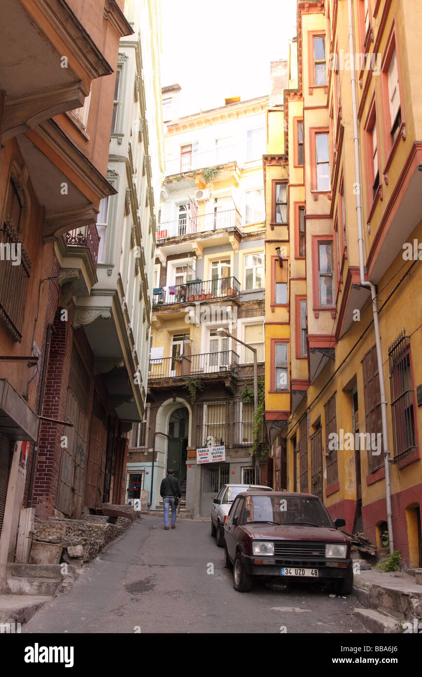 Istanbul Turchia interno silenzioso e residenziale della città strada laterale nella zona Karakoy di Beyoglu Foto Stock
