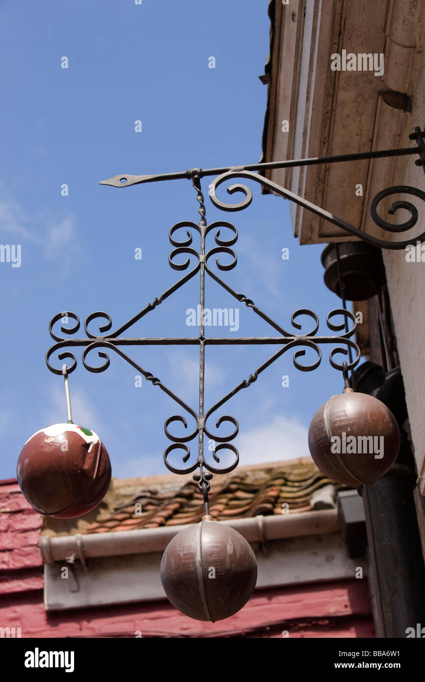 Regno Unito Inghilterra Norfolk North Walsham Market Place Smiths gioiellerie tradizionale segno Pawnbrokers Foto Stock