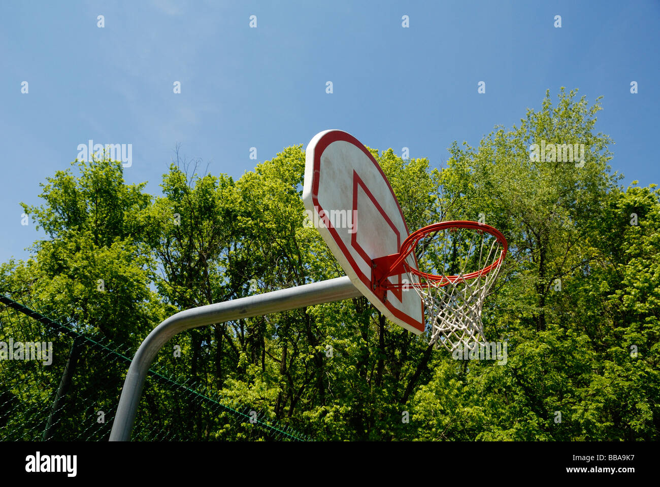 Basketball hoop e spalliera con net e rim Foto Stock