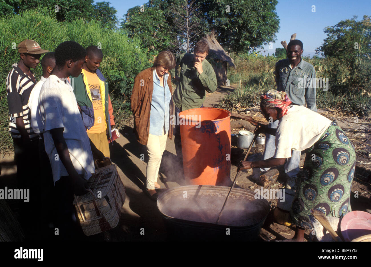 Kunda village scena sth luangwa gioco area gestione Zambia Foto Stock