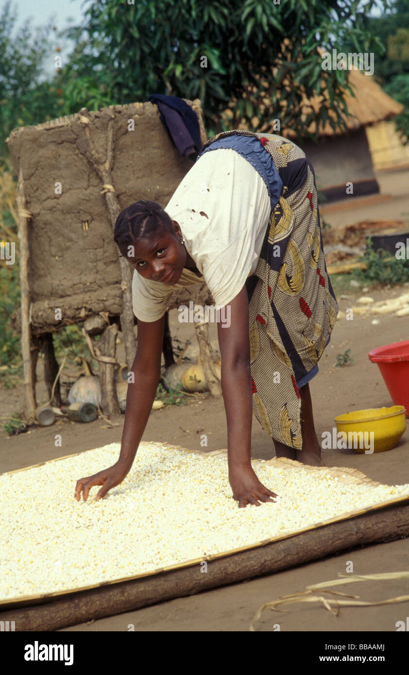 Kunda village scena sth luangwa gioco area gestione Zambia Foto Stock
