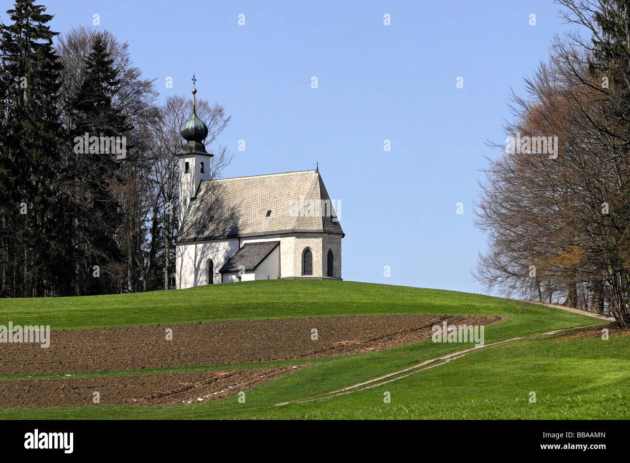 Pellegrini chiesa di Saint George am Berg Vachendorf Foto Stock