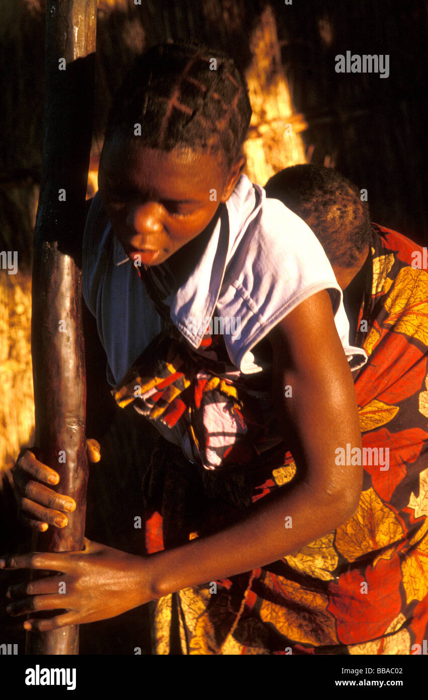 Kunda village scena sth luangwa gioco area gestione Zambia Foto Stock