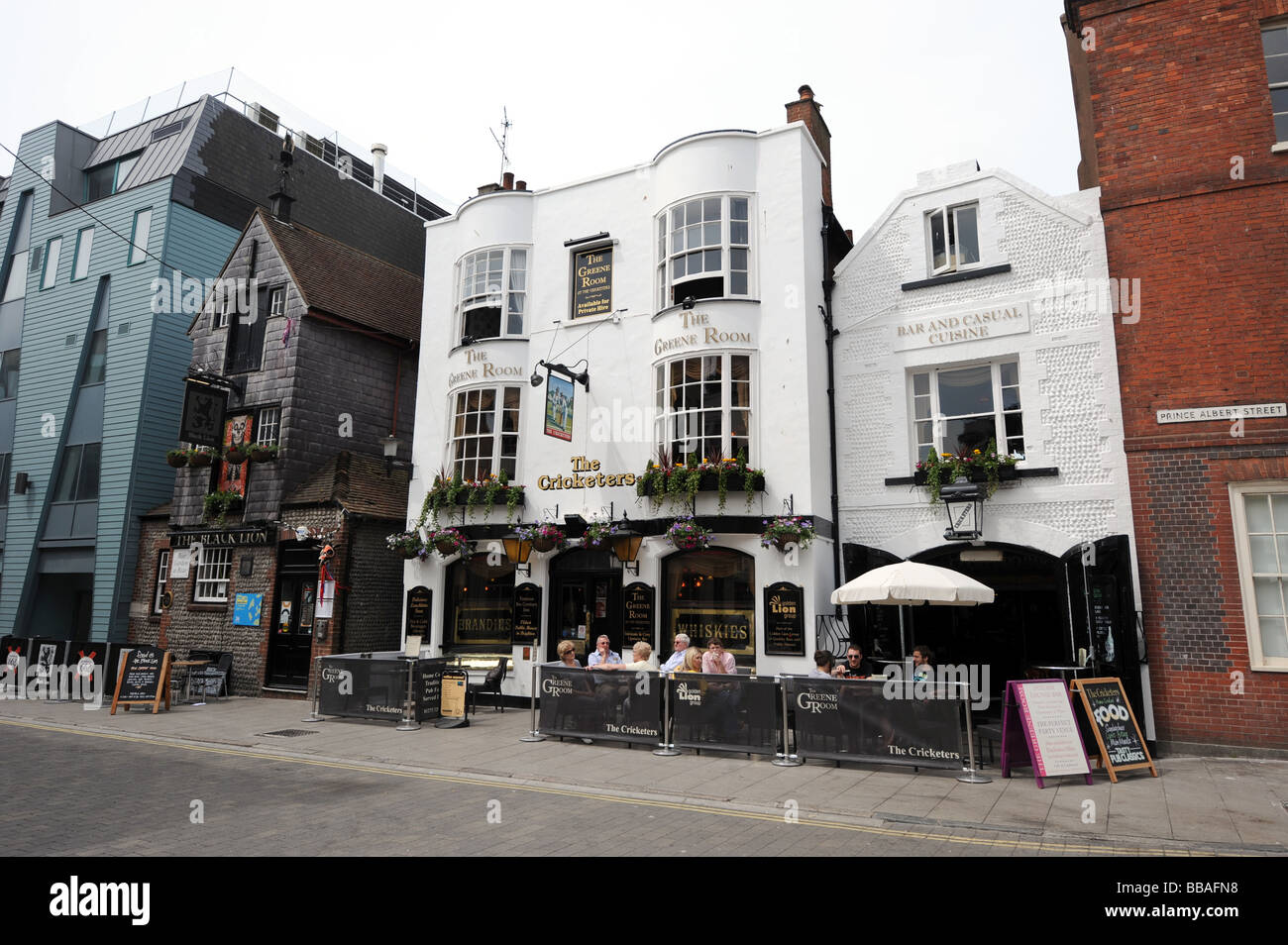 Il Il Cricketers e Leone Nero pub nelle corsie in area di Brighton Foto Stock