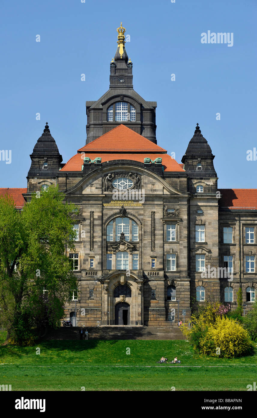 Saxon Cancelleria di Stato come si vede dalla Bruehl's Garden attraverso il fiume Elba a Dresda, lo Stato Libero di Sassonia, Germania, Europa Foto Stock