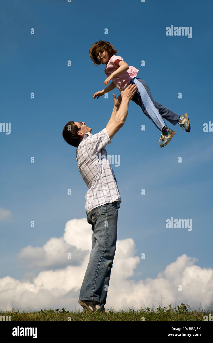 Divertimento e amore del Padre e del figlio e il cielo Foto Stock