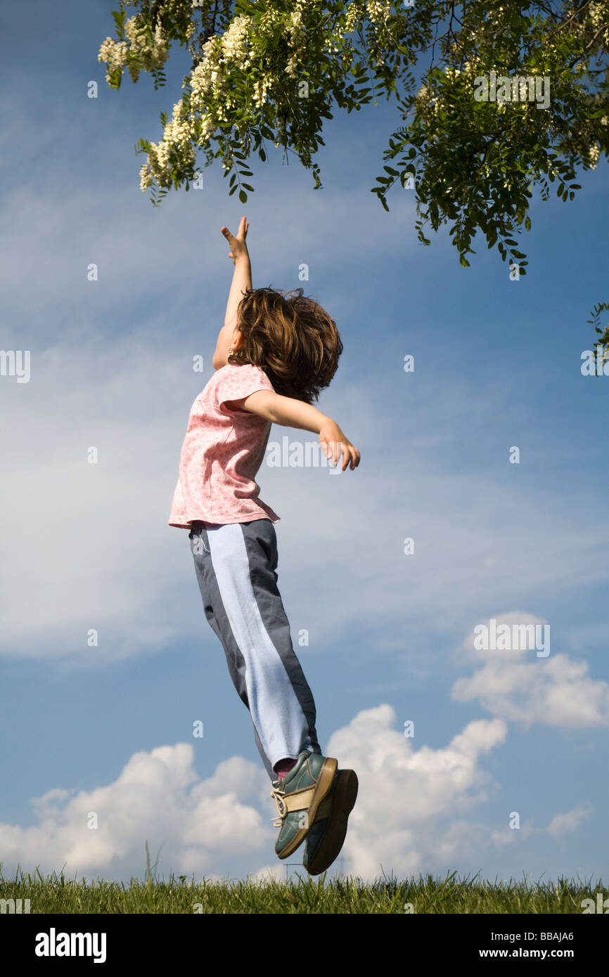 Salto del bambino per il fiore - molla Foto Stock