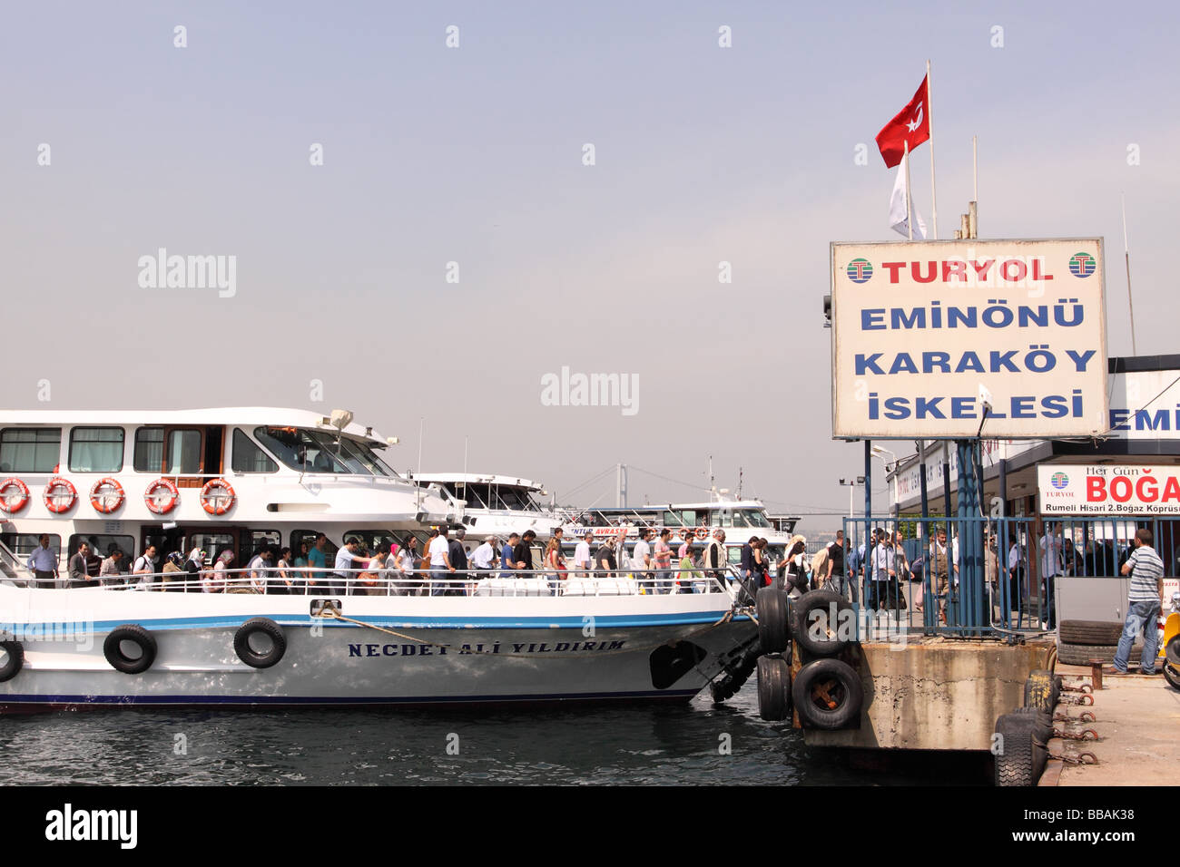 Istanbul Turchia traghetto stazione terminale a Uskudar sul lato asiatico della città Foto Stock