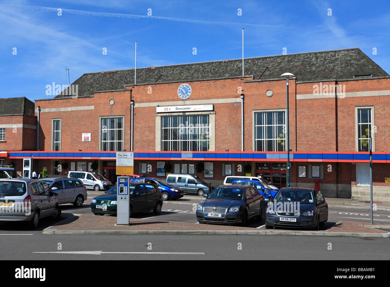 Doncaster Stazione ferroviaria facciata, Doncaster, South Yorkshire, Inghilterra, Regno Unito. Foto Stock