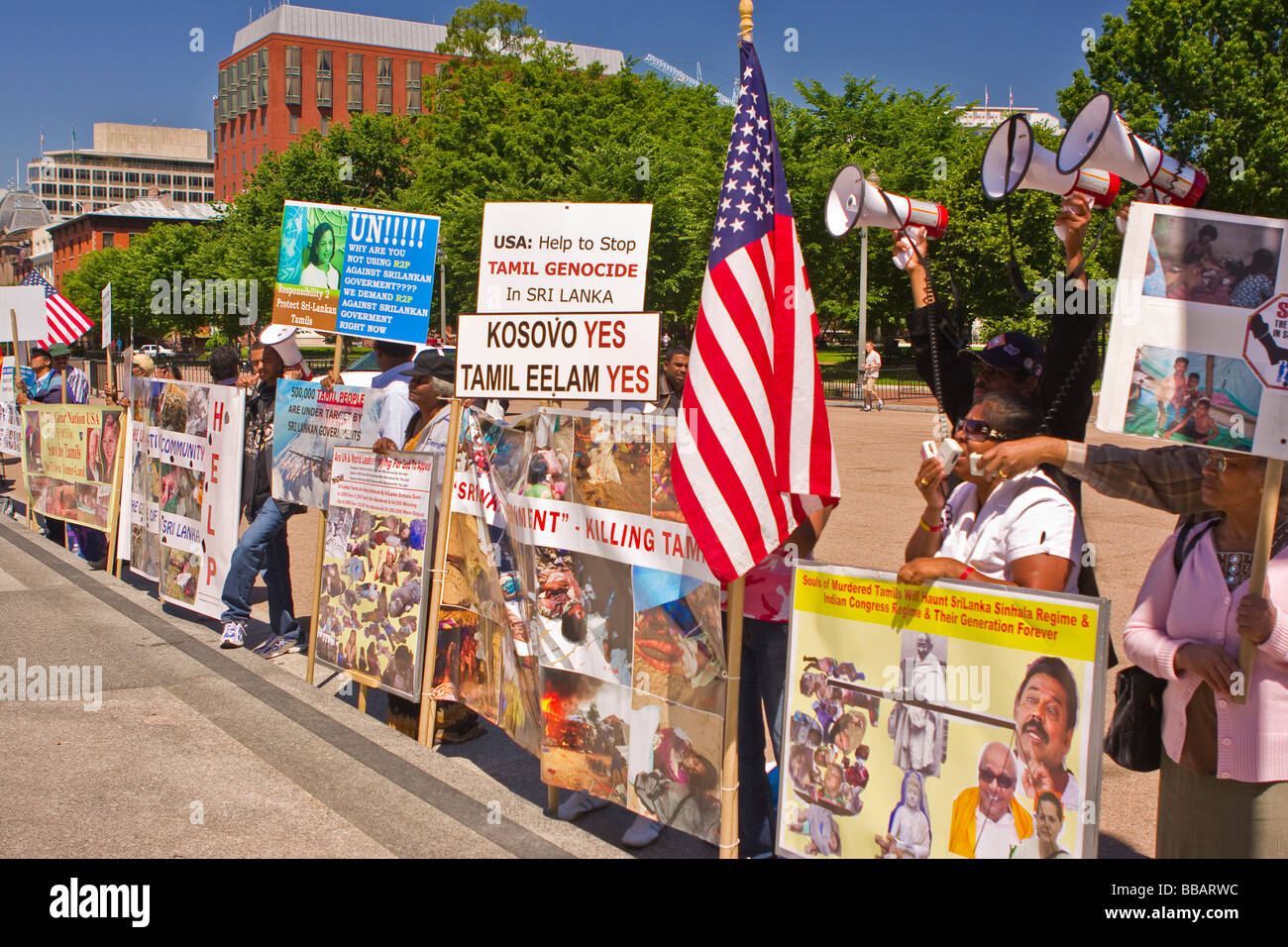 WASHINGTON DC USA i manifestanti dal gruppo Tamil contro il genocidio dimostrando vicino casa bianca Foto Stock