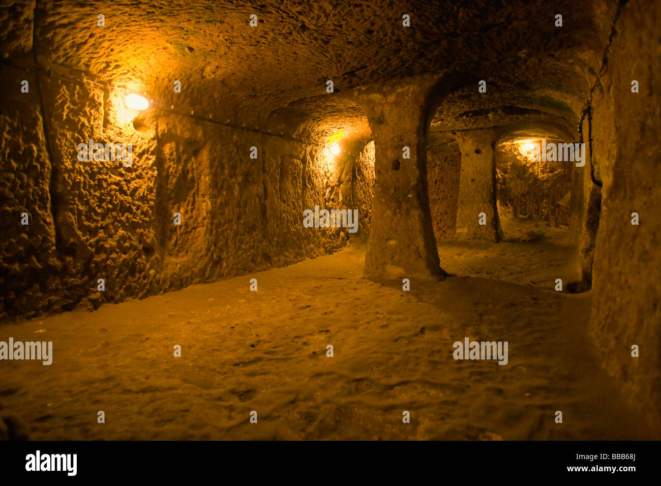 Nevsehir, Cappadocia, Turchia; volta segreta nella città sotterranea Foto Stock