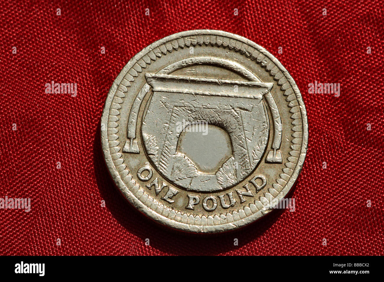 British Pound Coin serie commemorativa per celebrare i ponti nazionali del Regno Unito questa moneta mostra la Oneils's Bridge Foto Stock
