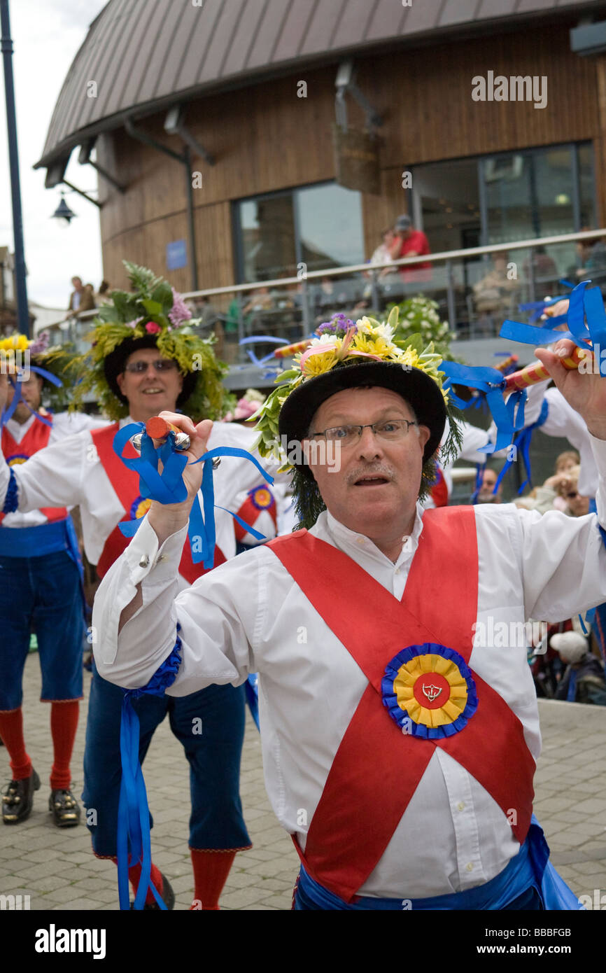 Morris ballerini eseguono Foto Stock