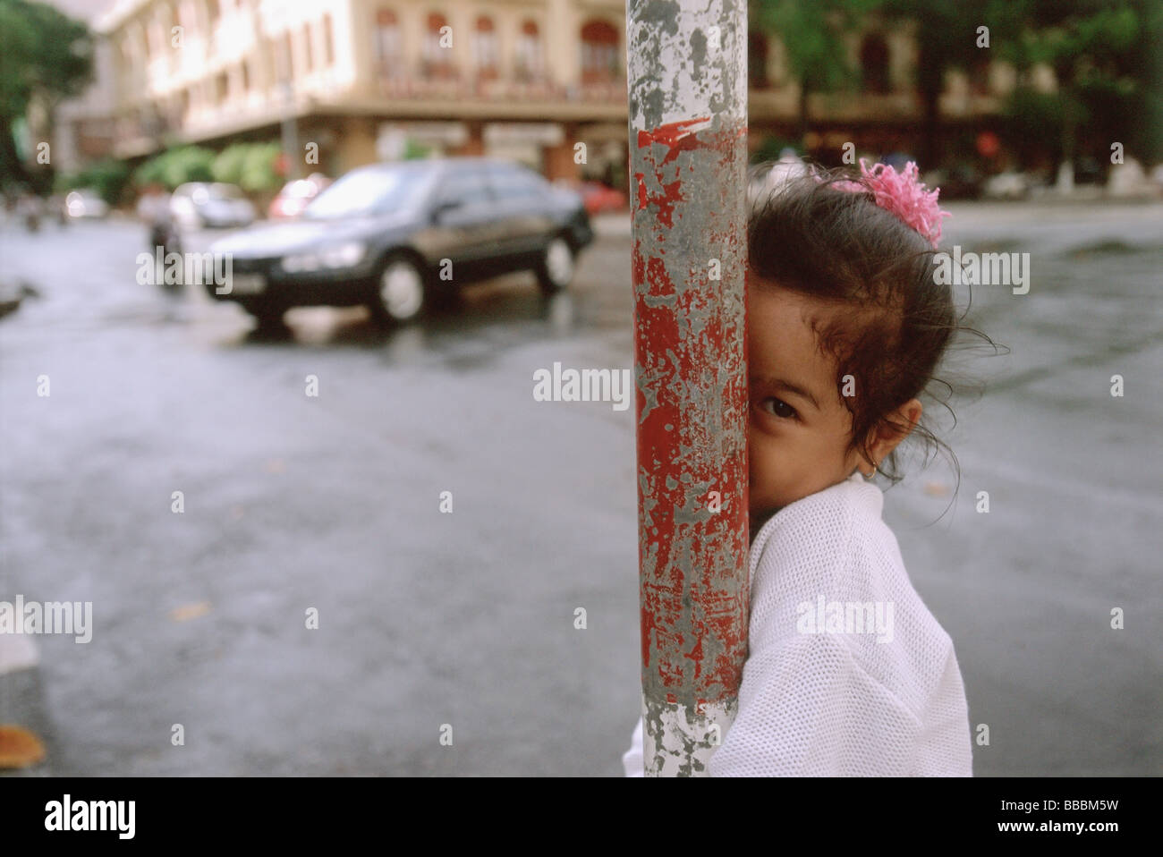Il Vietnam, Ho Chi Minh City, ragazza a Lam Son Square. Foto Stock