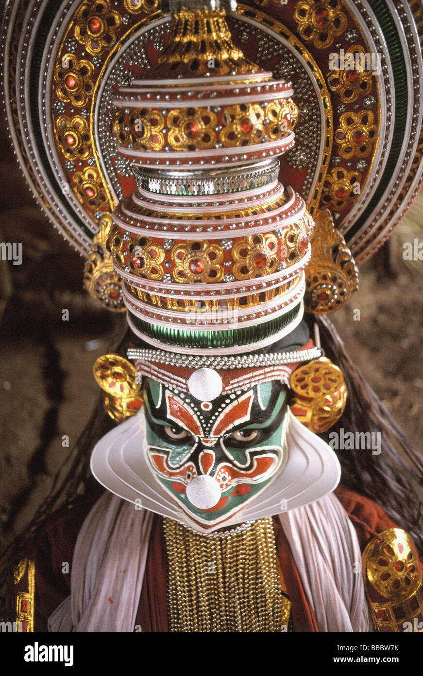 India, Cochin, Kathakali ballerino in full regalia Foto Stock