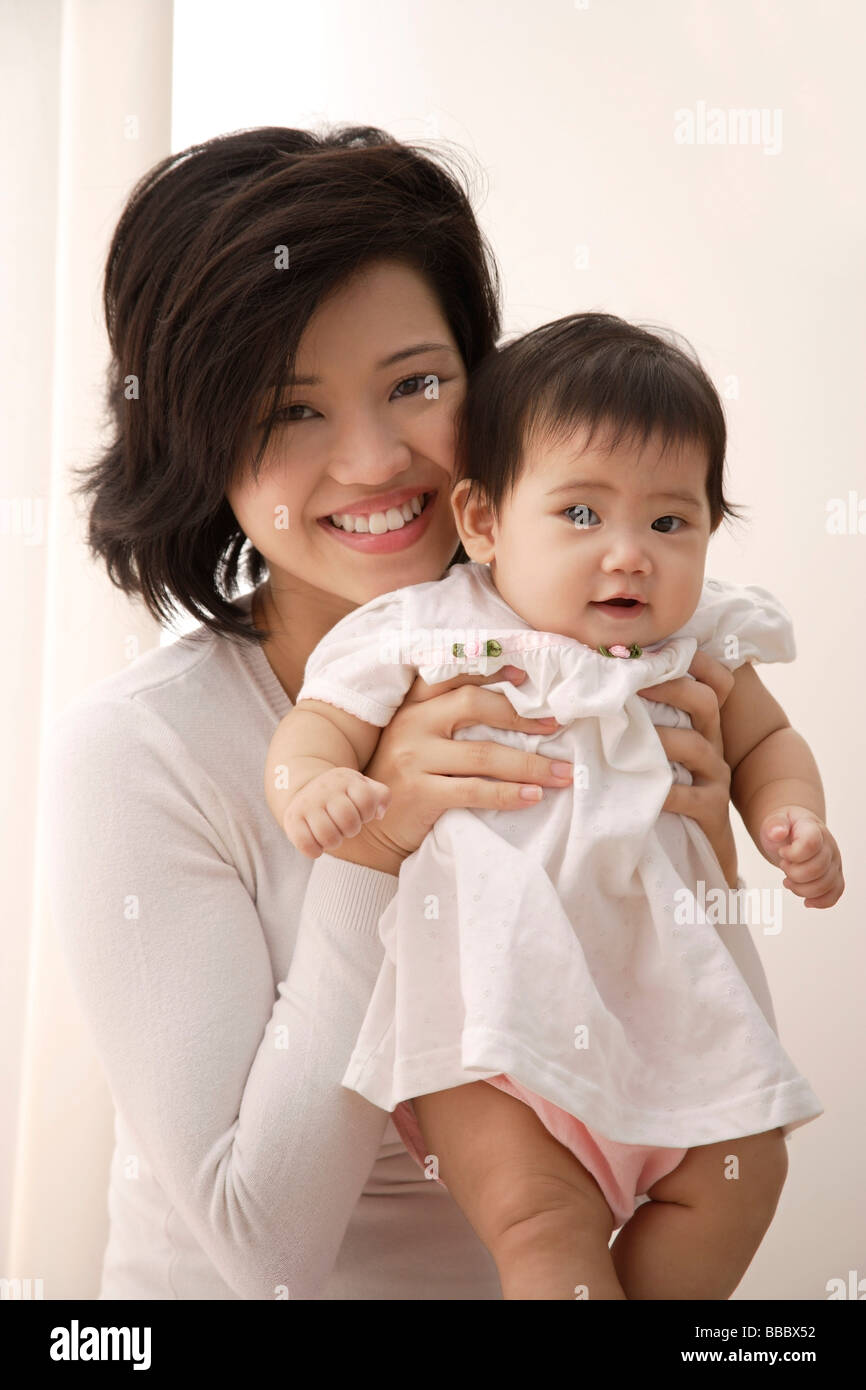 Giovane Donna con bambina Foto Stock