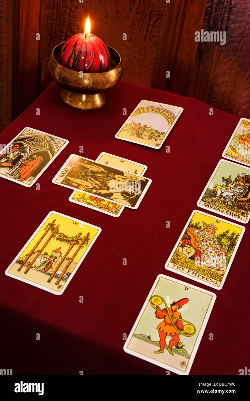 Carta dei tarocchi distribuito utilizzando il mazzo Rider-Waite. Foto Stock