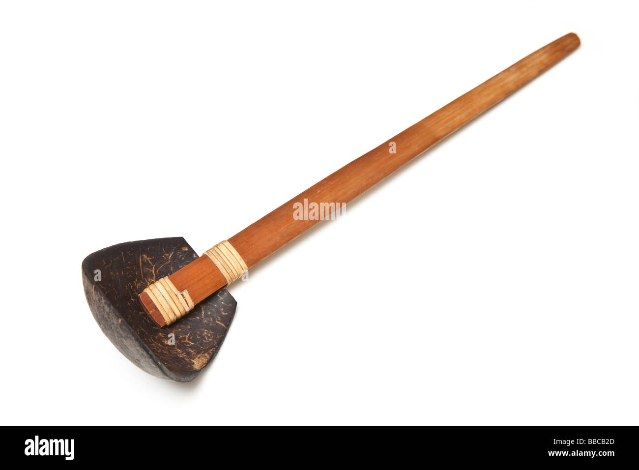 Cucchiaio di legno isolato su un bianco di sfondo per studio Foto Stock