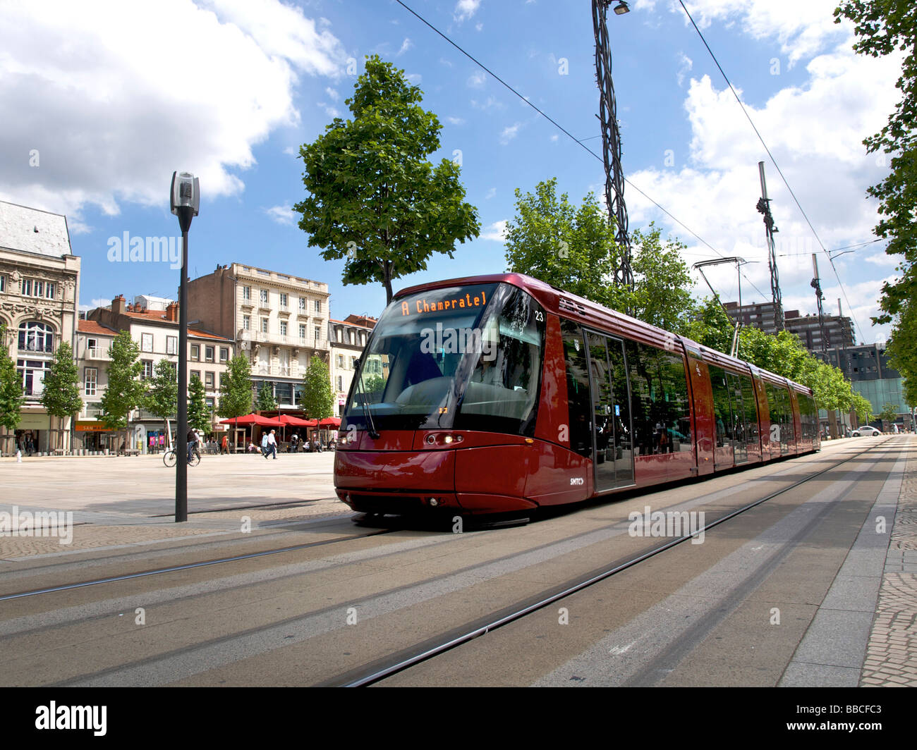 In Tram in città. Clermont Ferrand. Auvergne. Francia Foto Stock